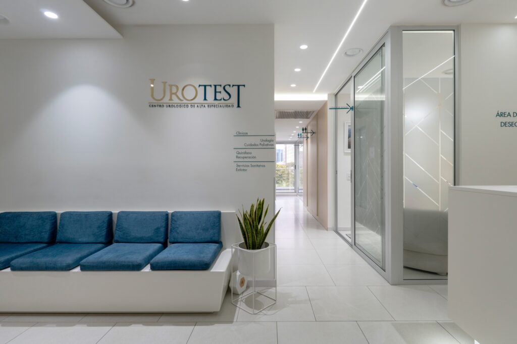 Diseño de clínicas médicas en Guatemala clínica UROtest Estudio ed