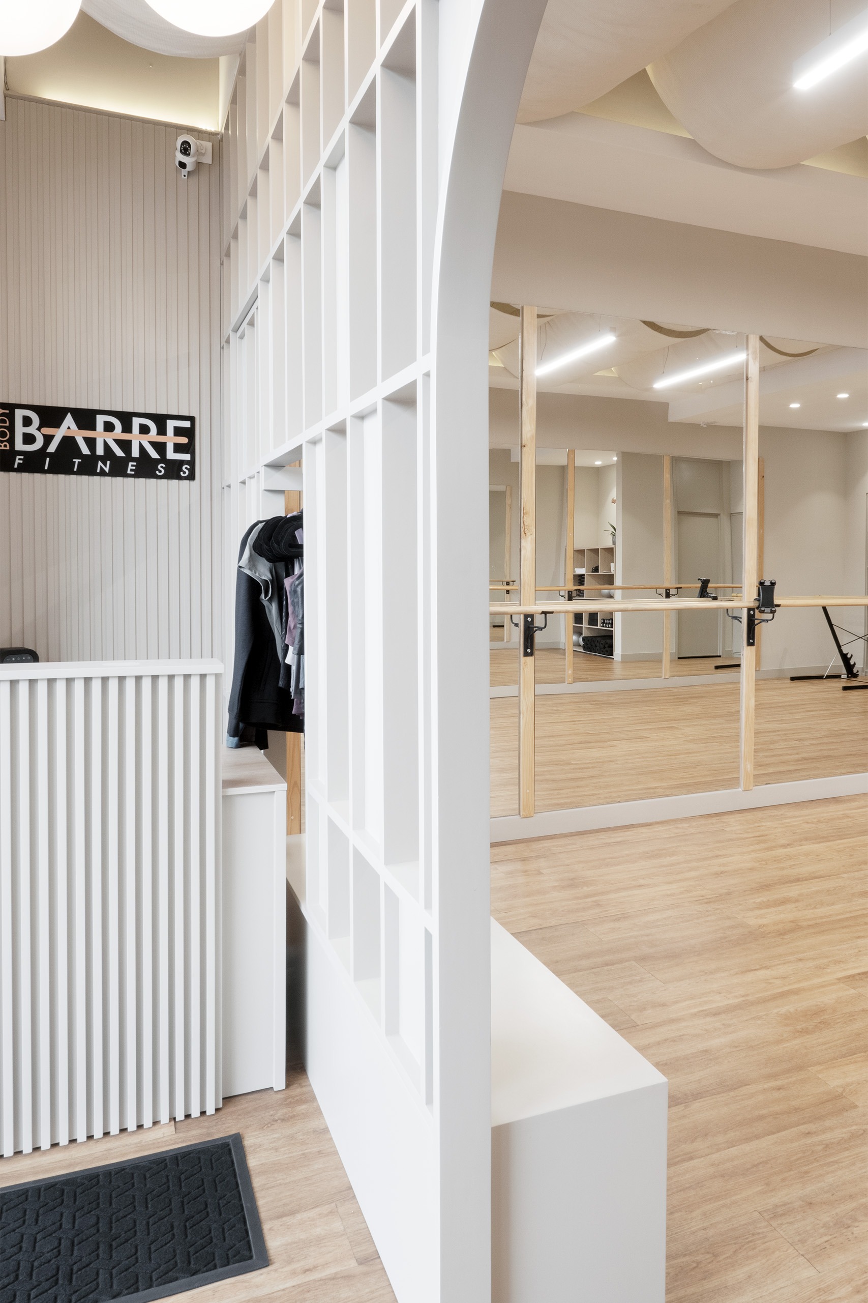 diseño de locales comerciales en Guatemala estudio Body Barre por Estudio ed
