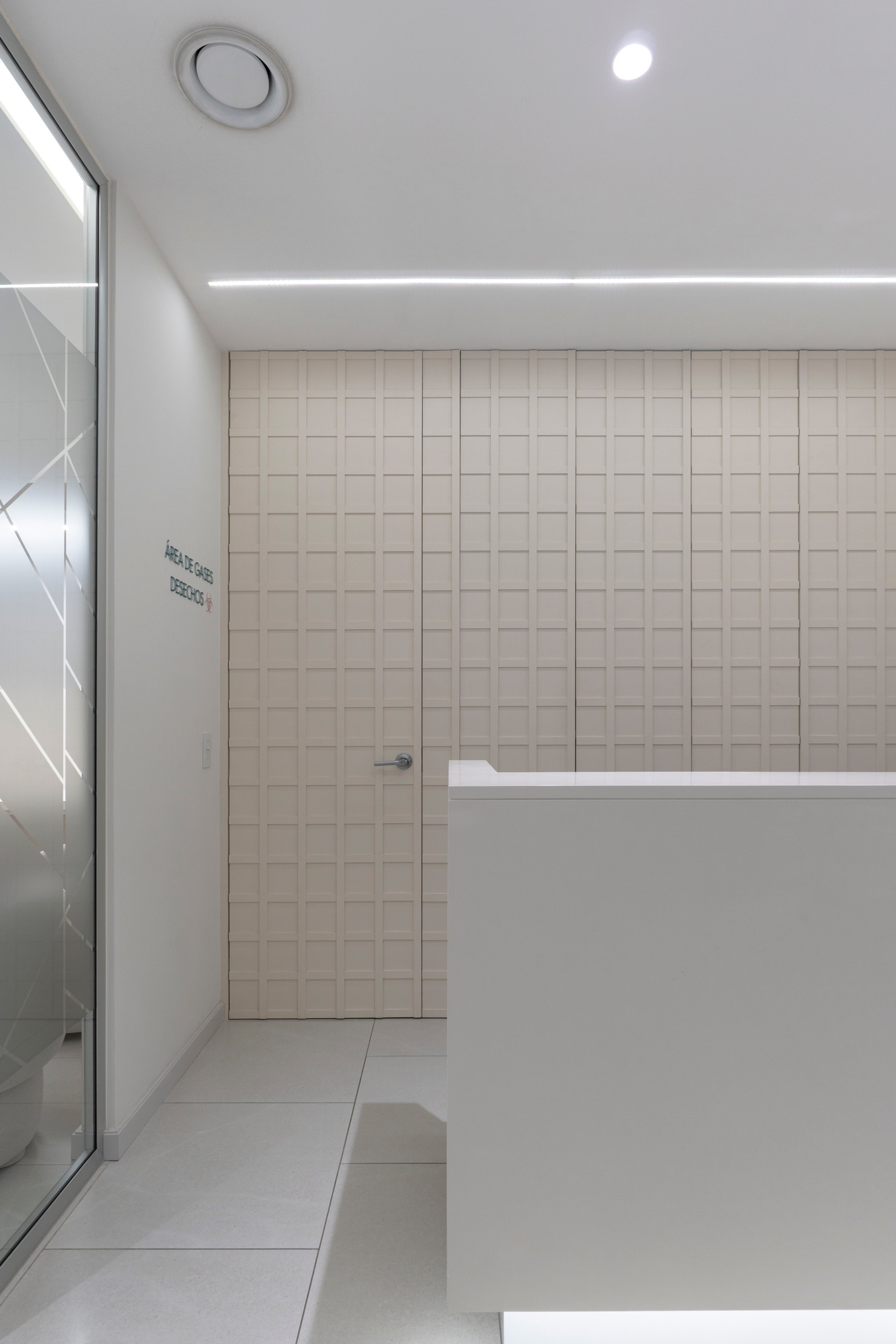 Diseño de clínicas médicas en Guatemala clínica UROtest Estudio ed