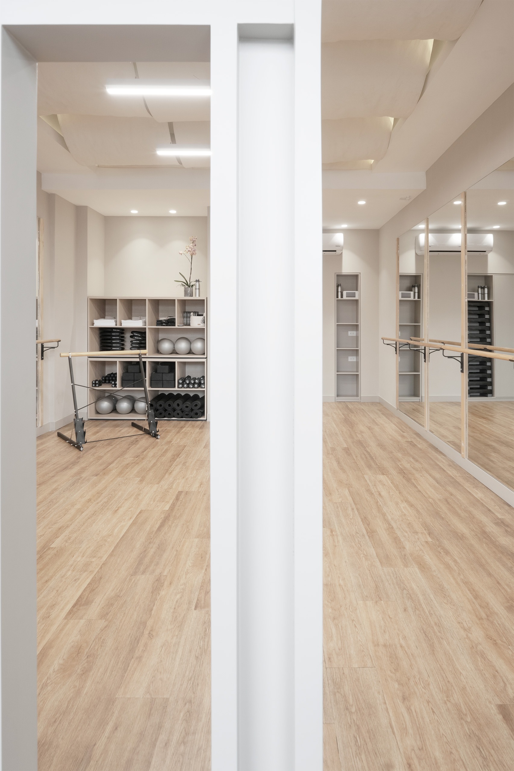 diseño de locales comerciales en Guatemala estudio Body Barre por Estudio ed
