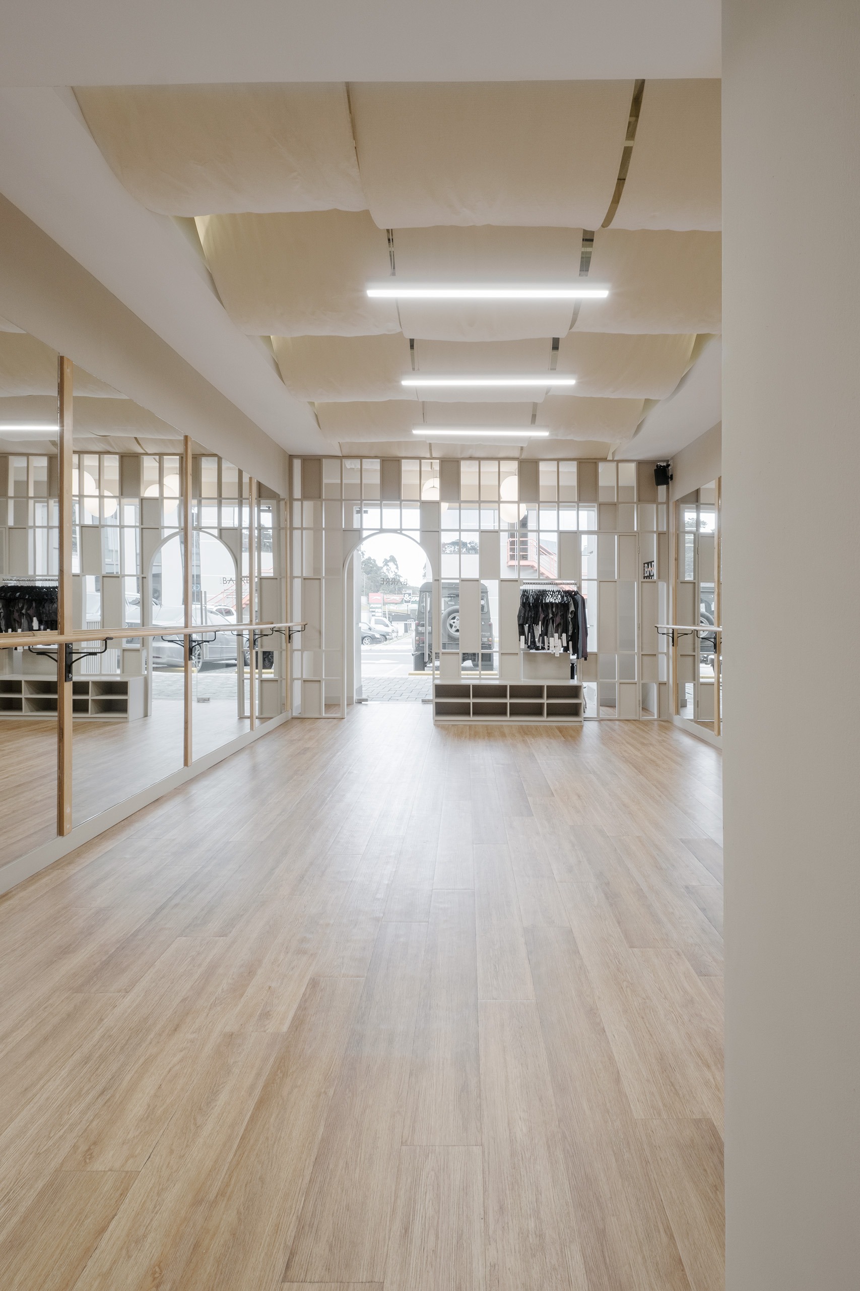 diseño de locales comerciales en Guatemala estudio Body Barre por Estudio ed