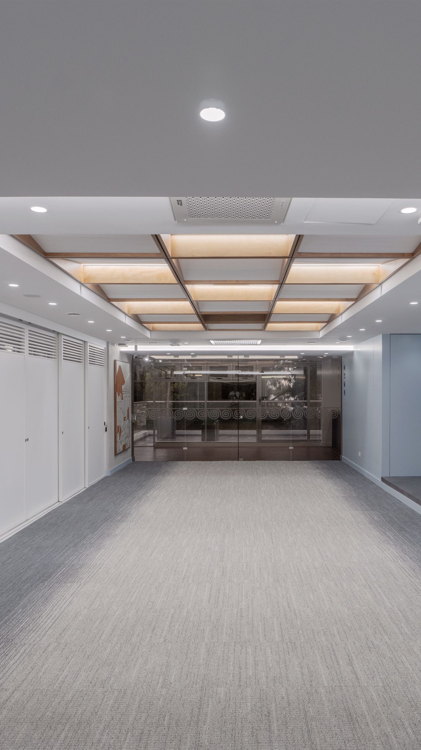 Diseño de espacios corporativos en Guatemala salón El Ateneo Estudio ed