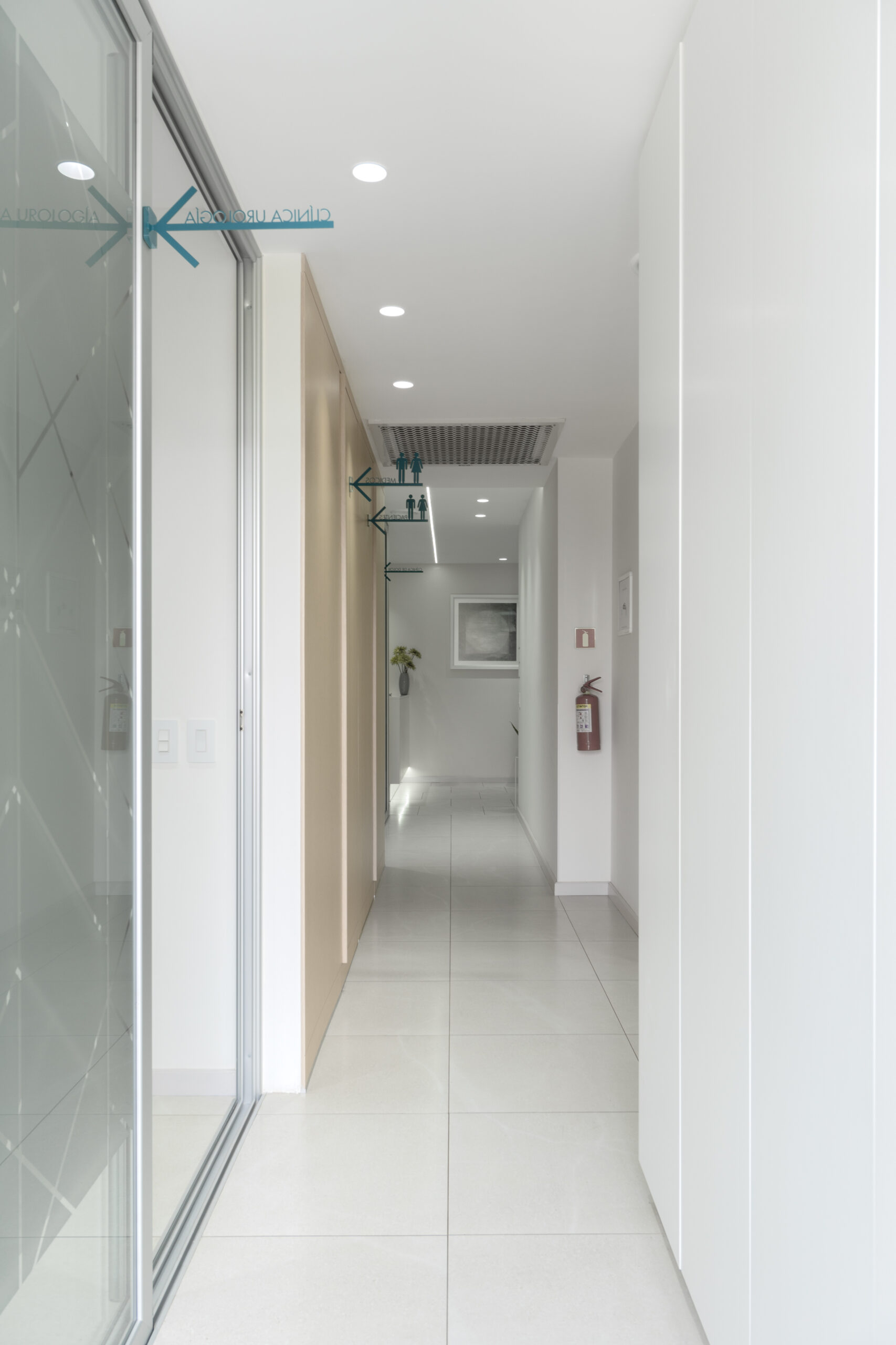 Diseño de clínicas médicas en Guatemala clínica UROtest Estudio ed