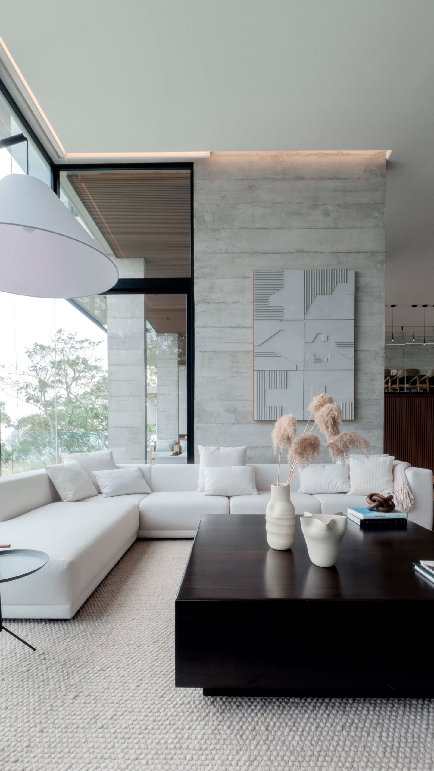 Ventanales de grandes claros para integración interior exterior