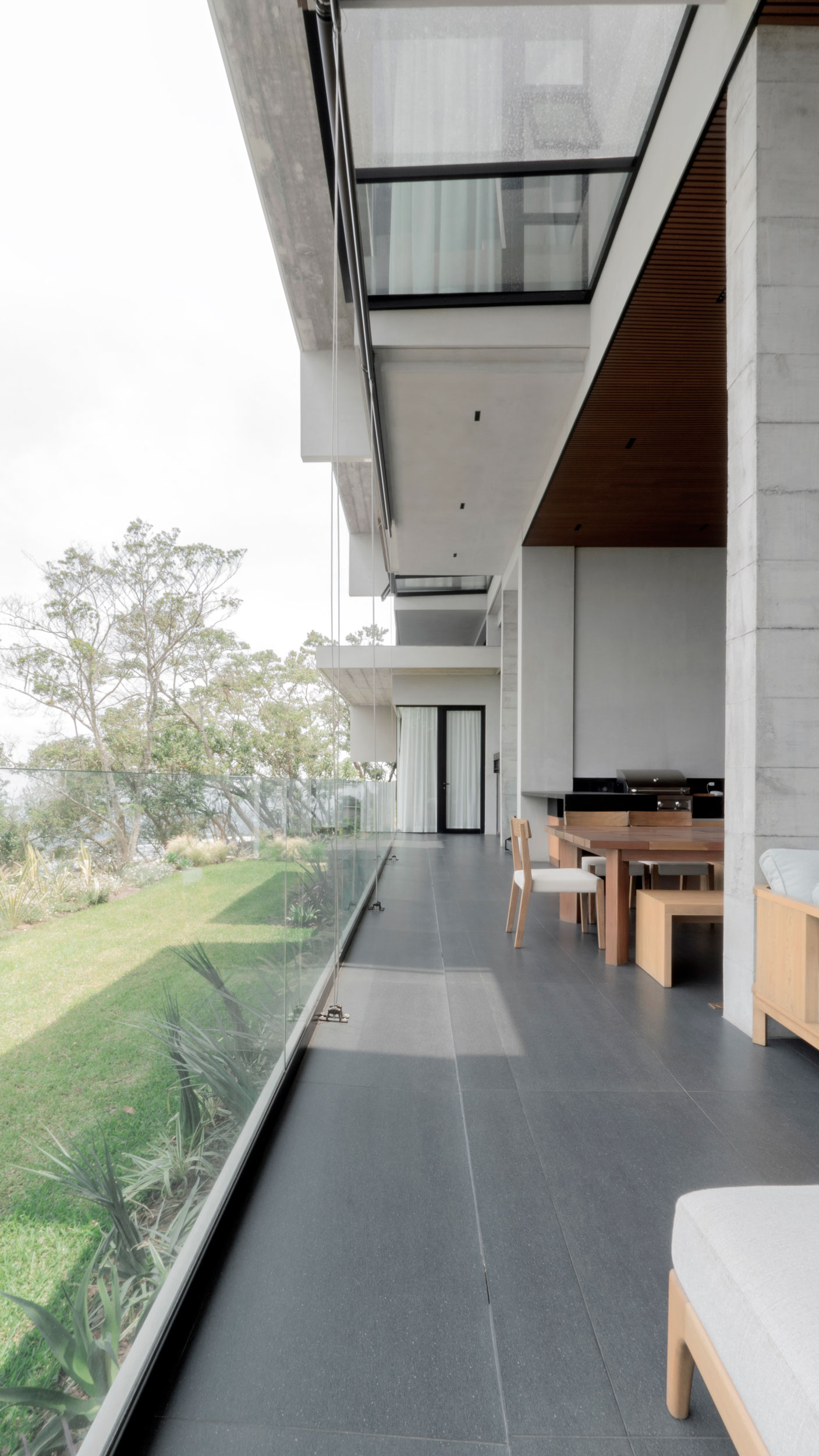 Espacios abiertos y flujo de luz natural en diseño de casas de lujo Estudio ed