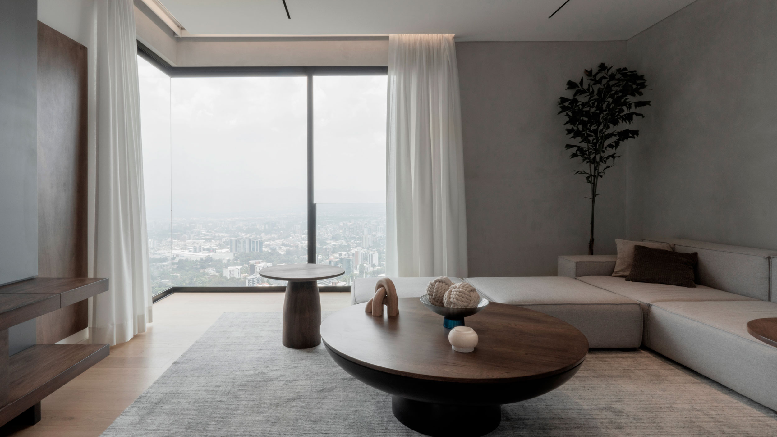 Vistas panorámicas hacia el valle desde terraza de residencia de lujo diseño Estudio ed