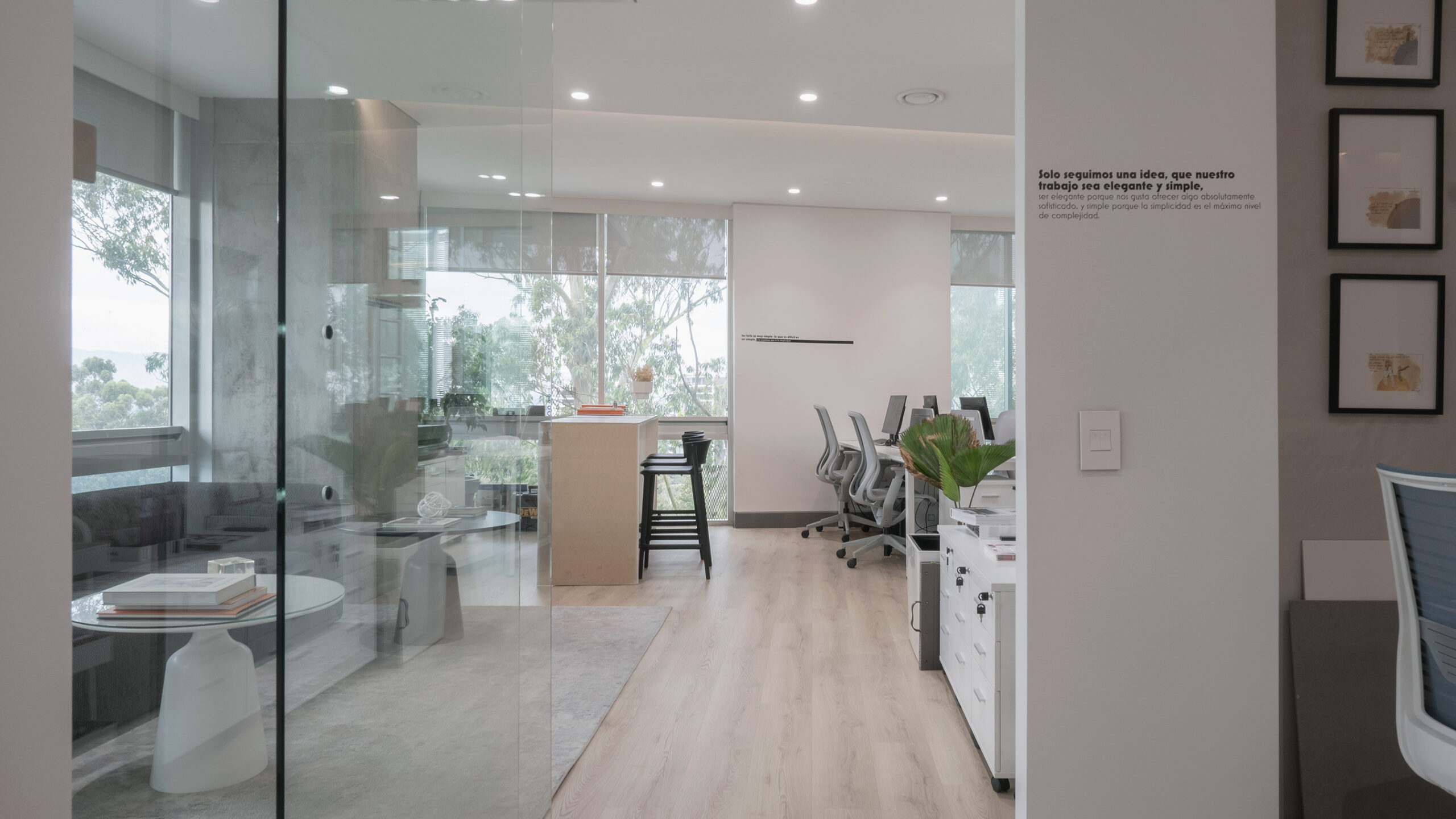 Arquitectura de interiores para oficinas modernas en zona 10 Gt